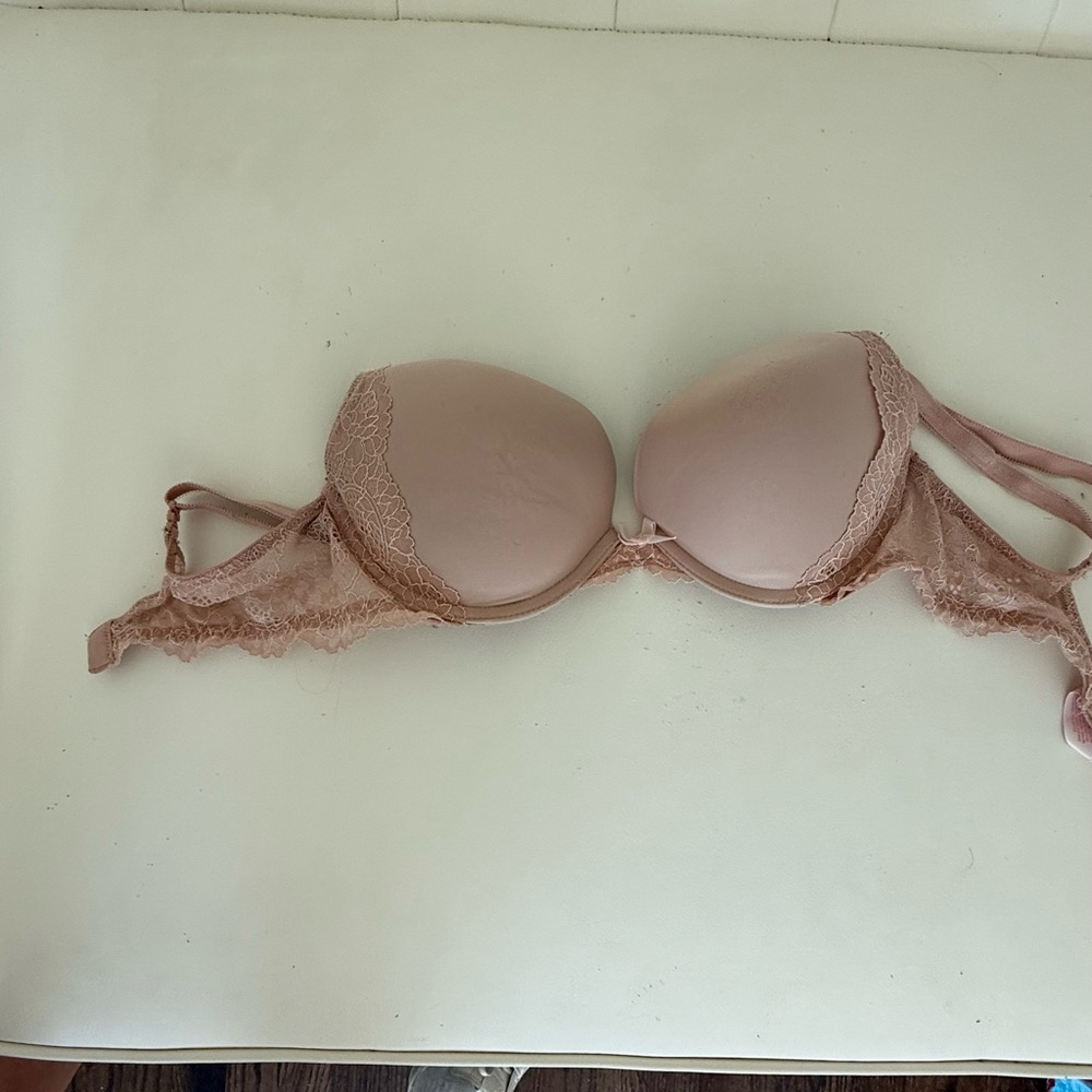 Victoria’s Secret Trimmed Bra in Pink